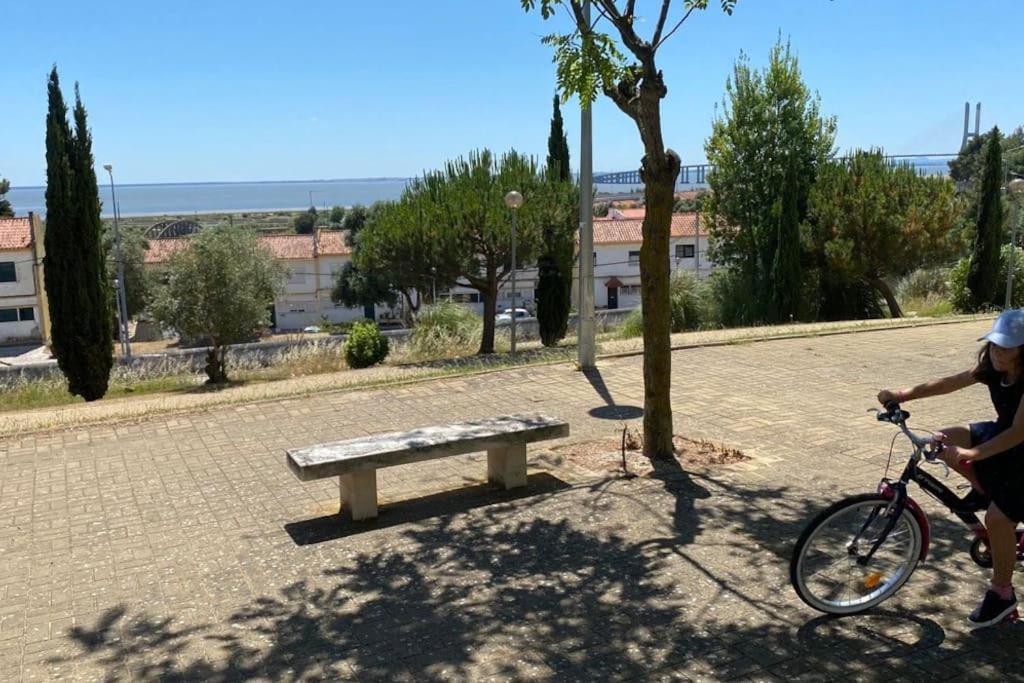 Отель Quarto Duplo Parque Tejo, Com Wc Bobadela Экстерьер фото